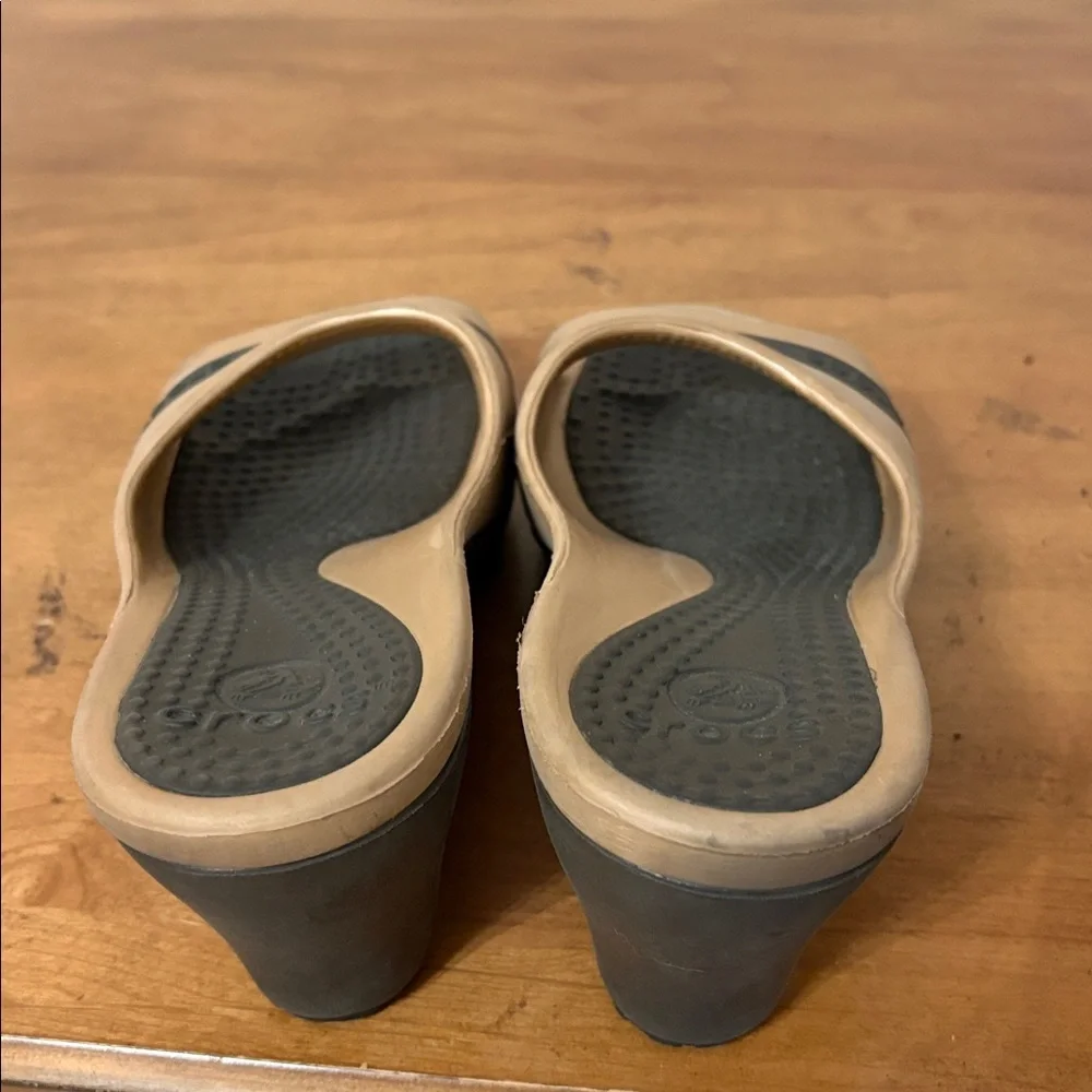 CROCS comfortable stylish